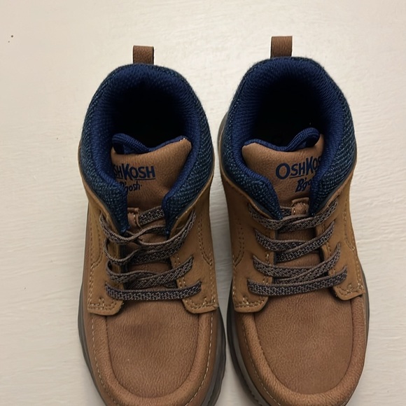 Like new, Boys size 11 boots by Oshkosh - Picture 4 of 6